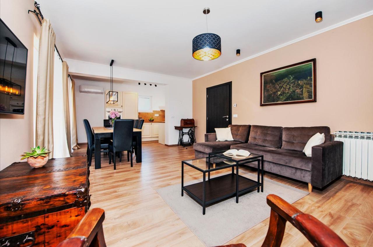 Apartment Miral Ровинско село Екстериор снимка