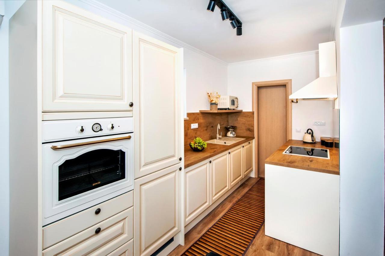 Apartment Miral Ровинско село Екстериор снимка
