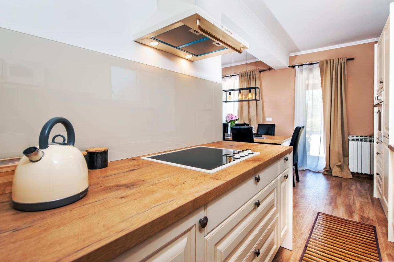 Apartment Miral Ровинско село Екстериор снимка